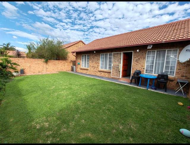 3 BEDROOM TOWNHOUSE FOR SALE IN ANNLIN